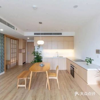 今日分享明明是“去客厅化”设计,却又暗藏3个客厅