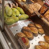 人潮涌动的面包店
