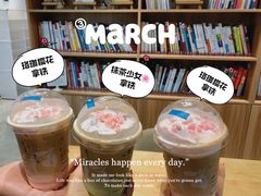 抹茶樱花拿铁-瑞幸咖啡(万科红立方大厦店)