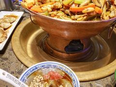 -沪小二炭火蛙锅(淮海中路美食不夜城店)
