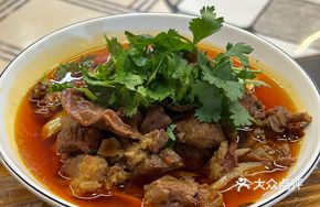 Braised Beef with Fresh Bamboo Shoots in Clay Pot