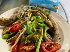 紫苏炒山坑鱼-小河湾酒店