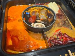 -老牌坊云南鱼豆花火锅(哈西万达店)