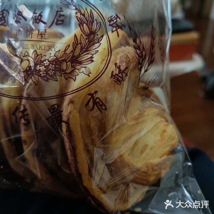 搞的每天排队排到南京路口，图里边的就是那段时间买的