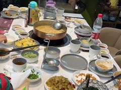 -洪氏嗨捞·广东猪肚鸡·椰子鸡火锅(西咸万象城店)