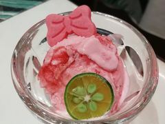 草莓冰淇淋-MIO弥欧洋房西餐厅(中央大街店)