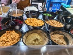 -爆炸头阿姨小四川正宗川味小吃(无任何分店)