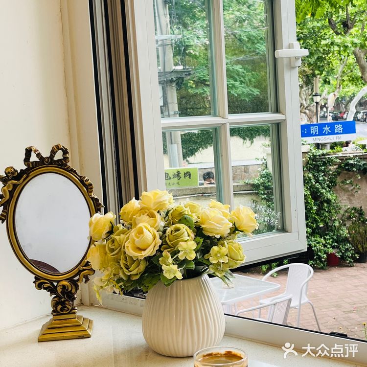 青岛老巷里的咖啡时光|藏在街角的 莫奈花园 咖啡馆