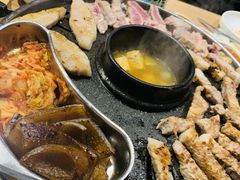 -江南猪肉商会无限续吃(弘大店)