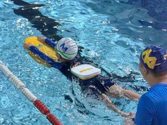 -梦翔龙湖滟澜山游泳俱乐部