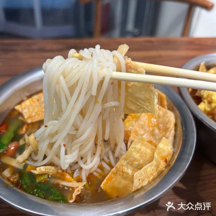 现在你不用专门跑到柳州去就能吃到正宗的螺狮粉了