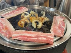 -围炉肉舍•炭烤活鳗•丹东海鲜烤肉(步行街店)
