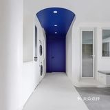 克莱因蓝下的流线型音乐之家 - 蓝境 