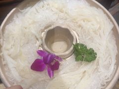 -老牌坊云南鱼豆花火锅(爱建店)