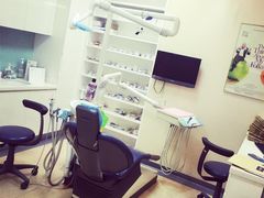 -瑞尔齿科(上海长风大悦城店)