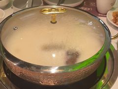 -洪氏嗨捞·广东猪肚鸡·椰子鸡火锅(西咸万象城店)