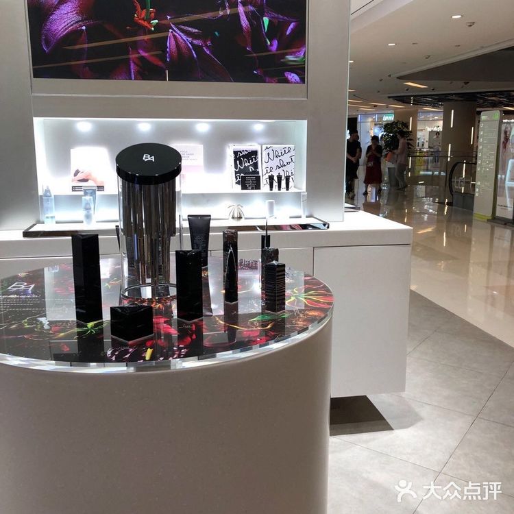 老婆辛苦一年，对于女人来说保养品肯定都是喜欢的