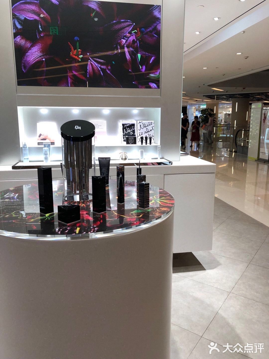 老婆辛苦一年，对于女人来说保养品肯定都是喜欢的