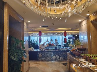 皇朝万鑫自助餐，在10楼，靠窗户的景色非常好