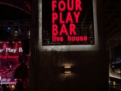 -FOUR PLAY BAR