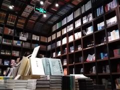 -钟书阁(松江泰晤士小镇店)