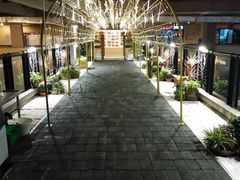 -冰冰龙虾·江湖菜·花园江景餐厅