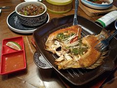 傣族香茅草烤罗非鱼-雀舞云南菜(天津天河城购物中心店)
