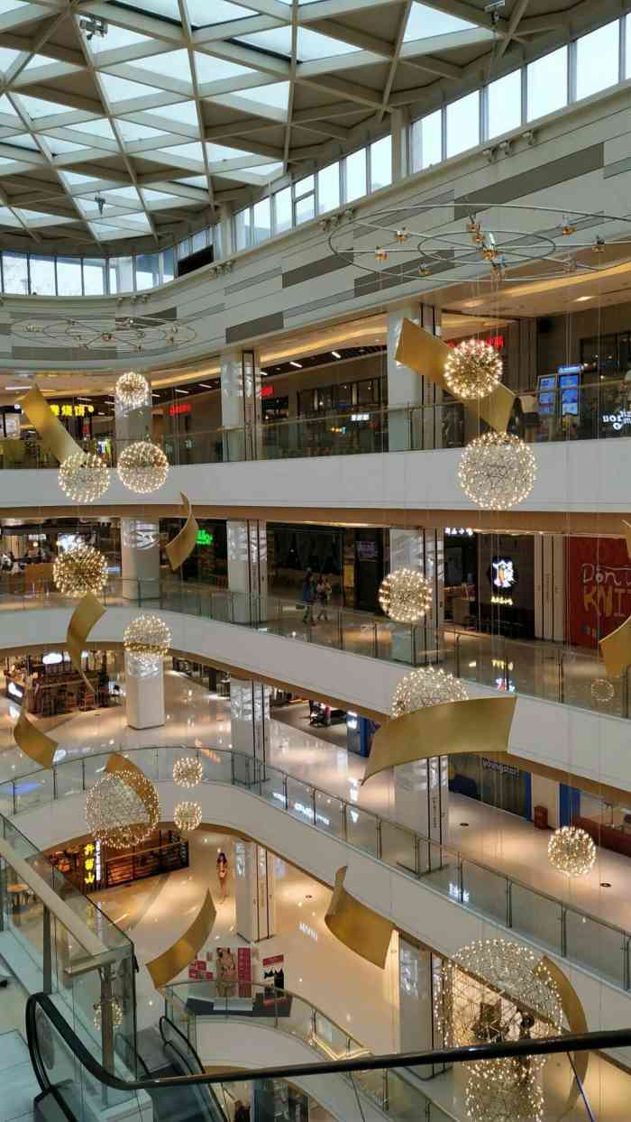 锦艺城购物中心-"c座是最新修的,近邻年末,又赶上流感,商.