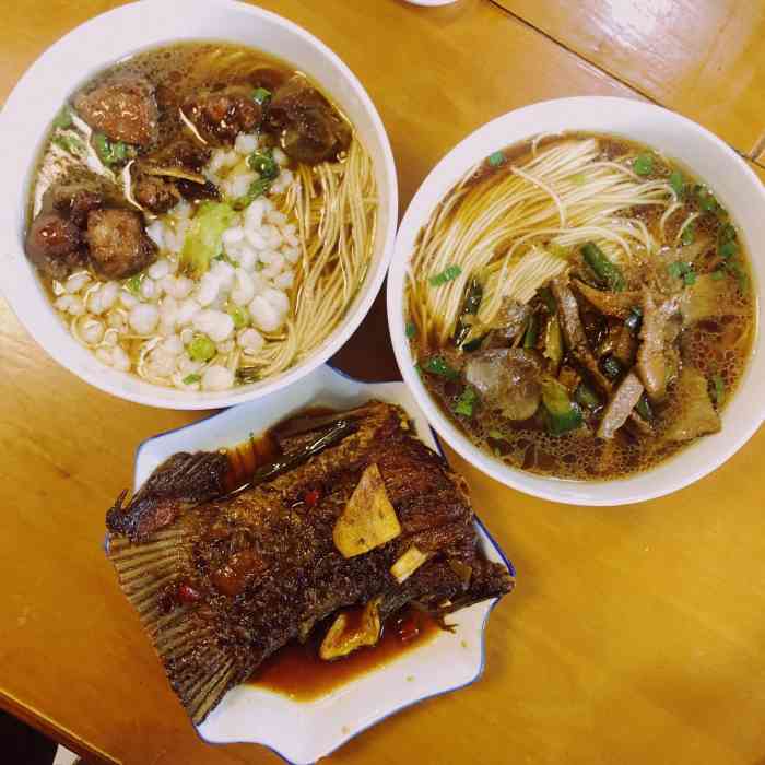 太湖面馆十八浇-"[服务铃]服务:刚一踏进门,大叔就吆喝.