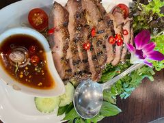 -Chom Cafe and Restaurant