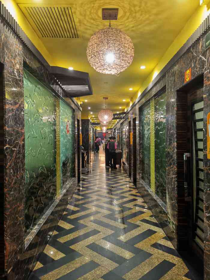 澳门街(东方店)-"就在附近,直接就过来吃了……猪颈肉很赞!