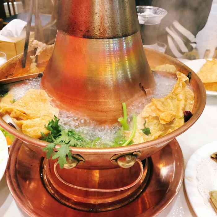 东来顺清真饭庄(大学城店)-"两个人要了份菌汤和番茄口的套餐,牛羊肉