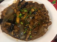 -闯关东东北农家菜(崂山石老人店)
