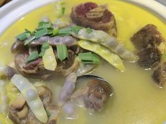 -帅巴人舅母子腊蹄民俗村