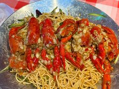 -肥小宝·金牌油焖大虾(襄阳龙虾地标店)