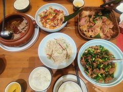 -老滇山寨•云南特色菜•地方菜•民族风情歌舞表演(金碧店)