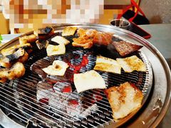 -围炉肉舍•炭烤活鳗•丹东海鲜烤肉(步行街店)