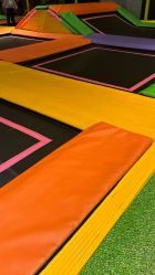 -蹦蹦跳跳(新奥购物中心店)