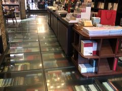 -钟书阁(松江泰晤士小镇店)