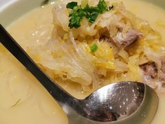 酸菜炖大骨棒-北李妈妈菜·海肠捞饭(高新万达店)