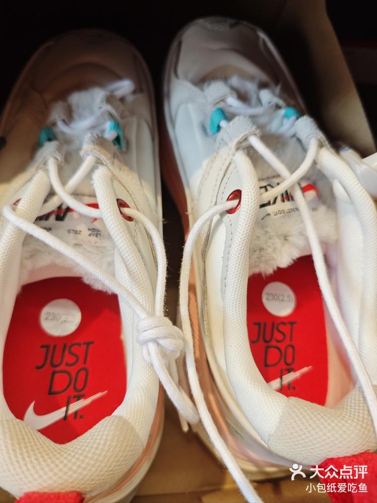 花乡奥莱耐克白菜价,难怪都被挤爆了