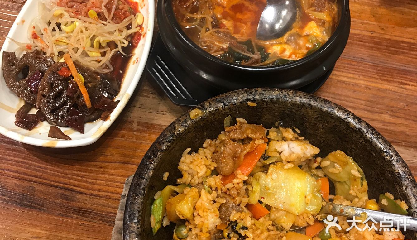 这家韩料店经常去打卡的 经常有很多学生下课就来吃饭