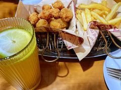 -Rabbit Cafe私房西餐甜点咖啡(栖霞路店)