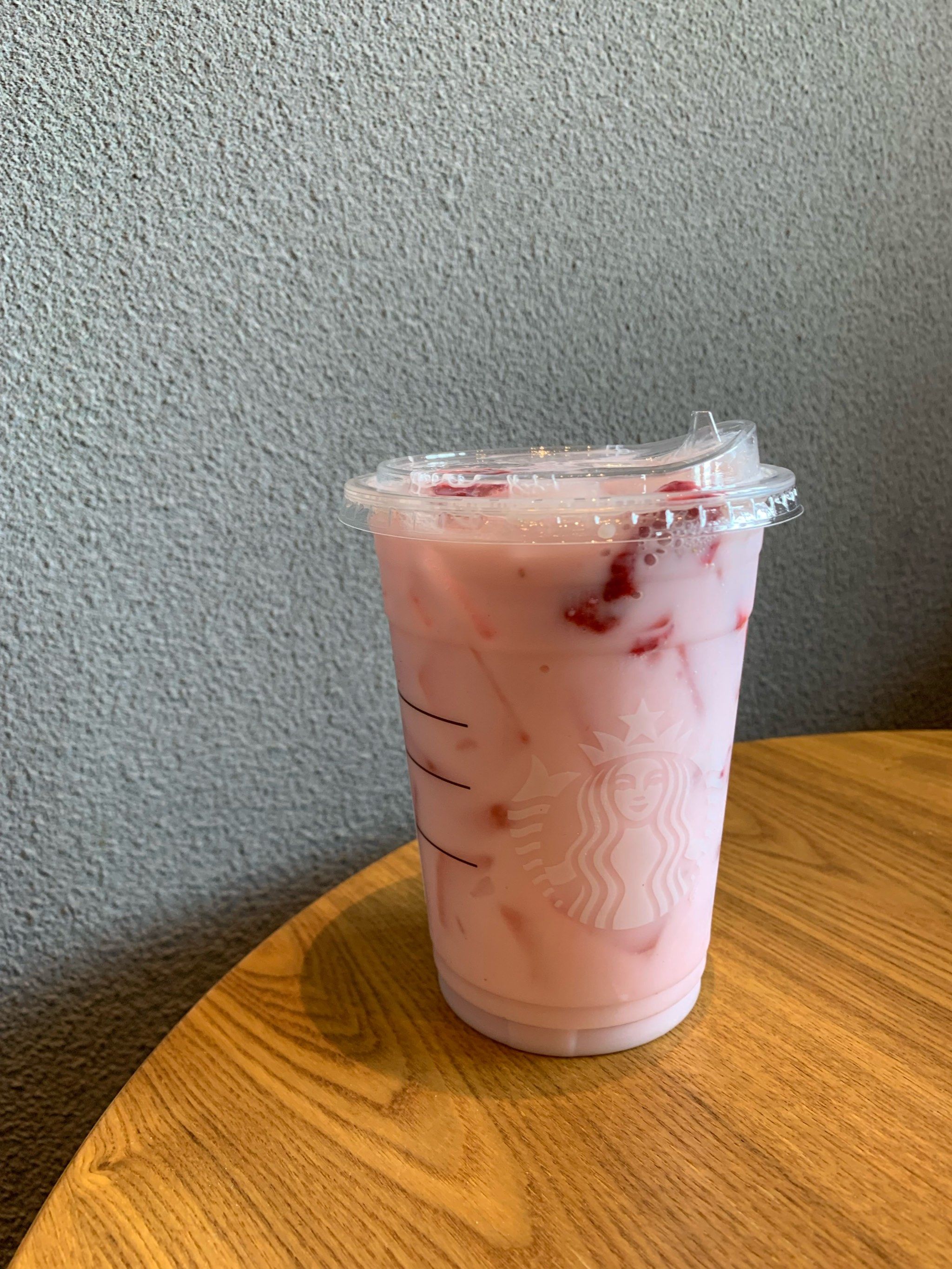 草莓优酸乳 贵替