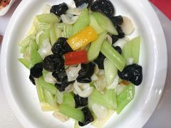 西芹百合炒木耳-名苑皇宫酒家(来魅力壁画村店)