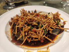 馓子拌皮蛋-刘胖子家常菜·蹄花焖藕(中央花园店)