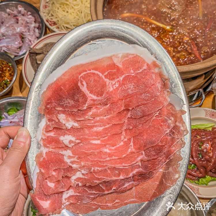 在万松园吃了开春的第一顿炭火老火锅，舒坦极了‼️