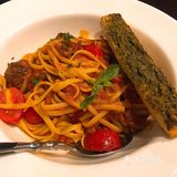 一口过瘾，肉汁饱满的巨大汉堡