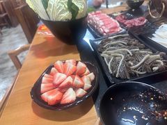 -果松木炭酸菜铜火锅·外婆参鸡汤