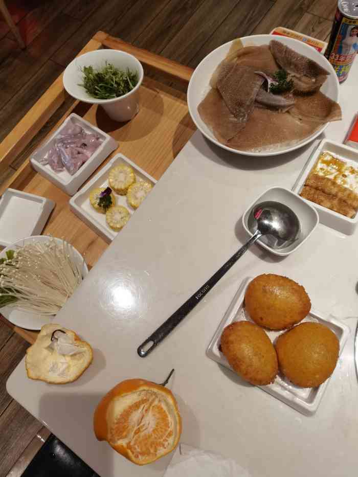 傣妹火锅(昌里路店)-"今天带着朋友来这个火锅店,一进门服务员小.